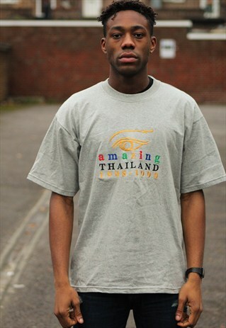 RETRO // 90'S // T-SHIRT