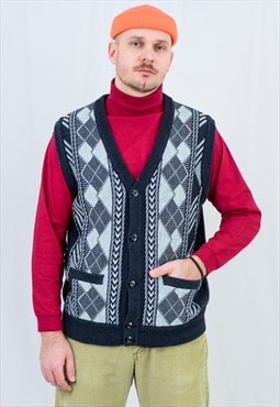Vintage sweater vest in argyle pattern preppy cardigan
