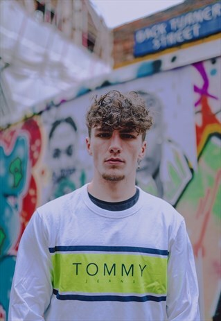 TOMMY JEANS LONG SLEEVED T SHIRT