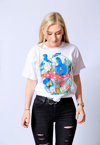 GRAPHIC TEE IN WHITE WITH HOOKAH SMOKING CATERPILLAR PRINT