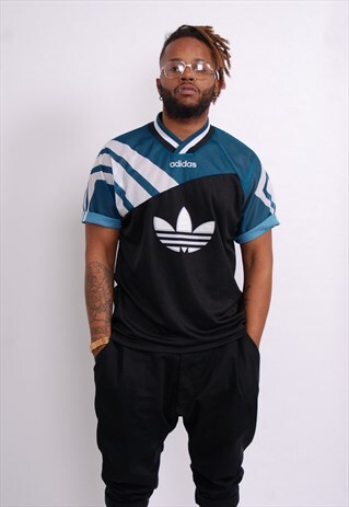 VINTAGE ADIDAS T-SHIRT