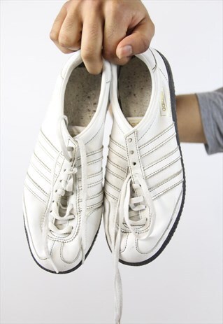 VINTAGE ADIDAS UNIVERSAL WHITE TRAINERS
