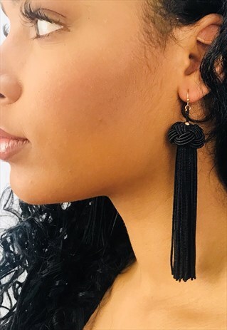 THE TASSEL DROP HOOK EARRINGS