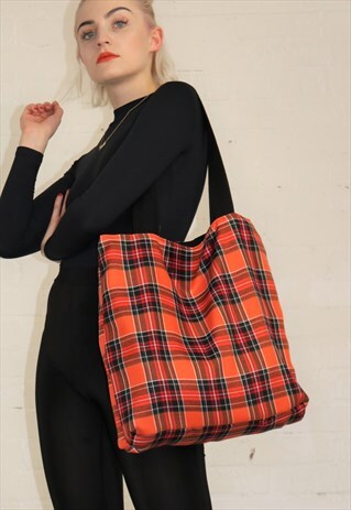 REVERSIBLE BAG IN ORANGE TARTAN/BLACK