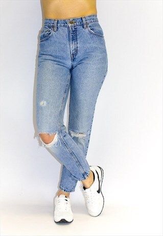 VINTAGE HIGH WAISTED TAPERED LEG LEVI'S JEANS