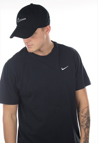 VINTAGE NIKE SMALL LOGO T SHIRT TEE