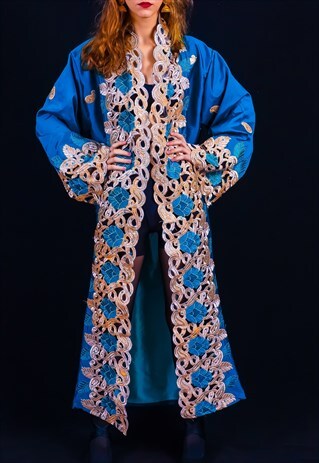 ROBE:EMBROIDERED LACE