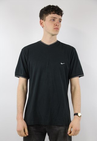 VINTAGE NIKE BLACK T-SHIRT