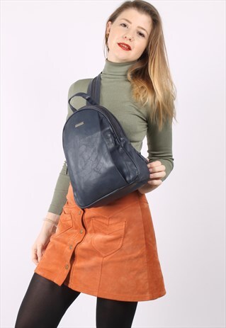 VINTAGE 90S FAUX LEATHER BACKPACK IN NAVY BLUE