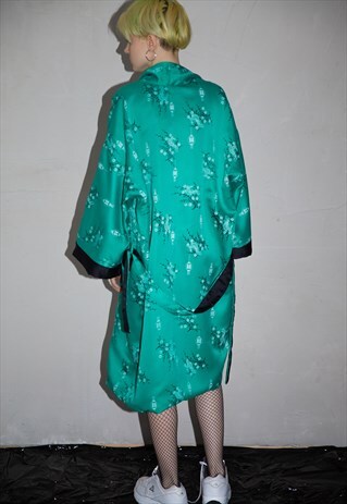 VINTAGE REVERSIBLE KIMONO / ROBE WITH EMBROIDERED DRAGON