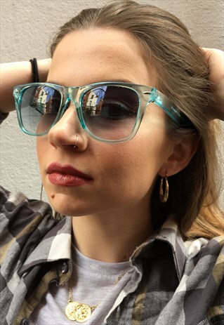 VINTAGE INSPIRED BLUE CRYSTAL WAYFARER