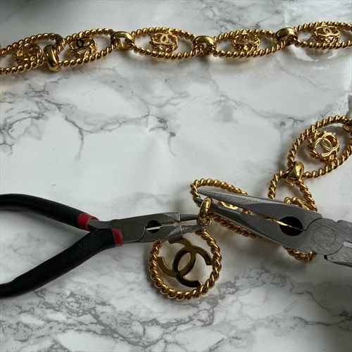 Transforming a Vintage Chanel Belt into a Choker!
