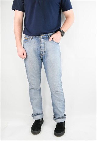 VINTAGE WRANGLER LIGHT WASH STRAIGHT LEG BLUE JEANS