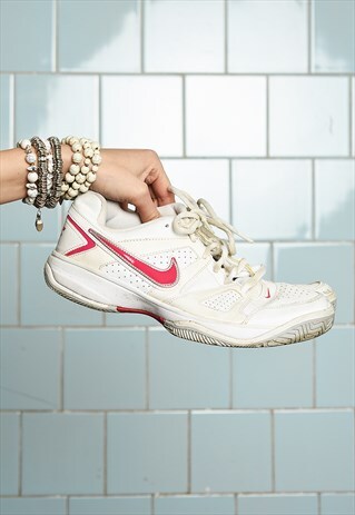 VINTAGE Y2K RETRO NIKE SPORTS SNEAKERS TRAINERS WHITE