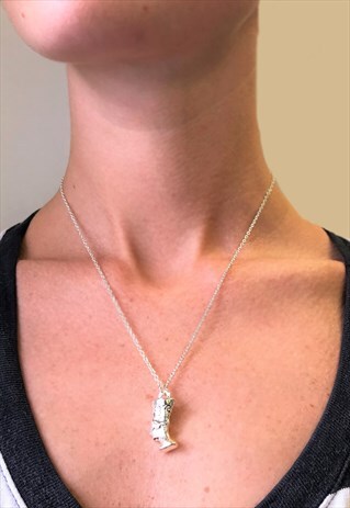 1990S VINTAGE NEFERTITI HEAD PENDANT