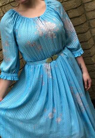 BABY BLUE DAYS- FLOATY 80S DRESS
