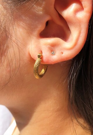SMALL TEXTURED HOOP EARRINGS GOLD PLATED