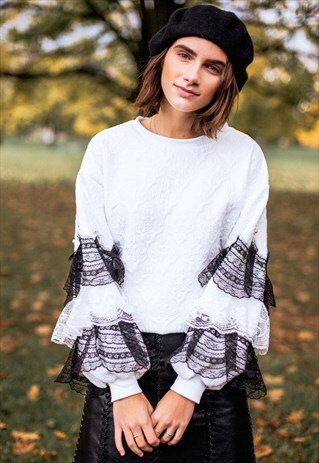 EMBOSSED LACE SLEEVES SWEATSHIRT