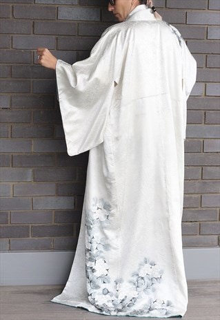 VINTAGE 1950S SILVER FLORAL SILK KIMONO