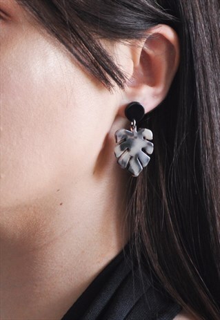 SMALL B&W TORTOISESHELL MONSTERA LEAF EARRINGS