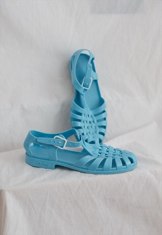 Vintage 80s Beach Jelly Sandals in Pastel Blue