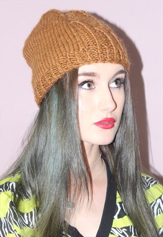 CUTE VINTAGE 90'S ALTERNATE CAMEL CABLE KNITTED BEANIE HAT