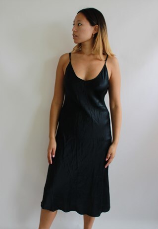 BLACK MINIMAL SLIP
