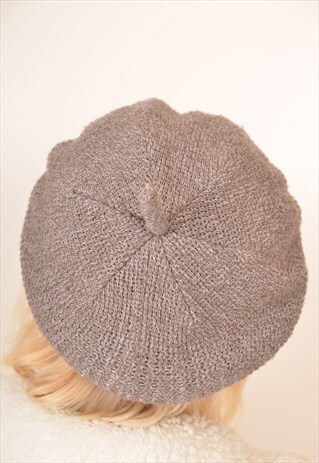 VINTAGE KNITTED BERET HAT IN BROWN