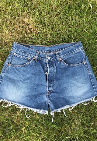 VINTAGE 90'S HIGH WAIST BLUE LEVI MOM SHORTS