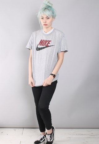 VINTAGE NIKE T-SHIRT