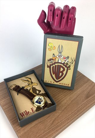 90'S VINTAGE LOONEY TUNES BROWN LEATHER STRAP WATCH- WYLIE