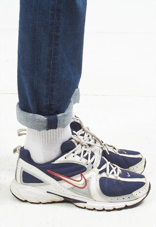 VINTAGE WHITE NAVY NIKE DADS SHOES TRAINERS SNEAKERS