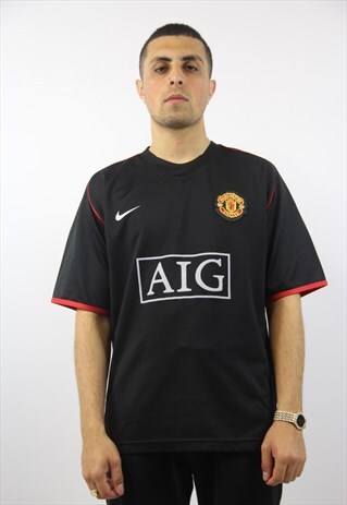 VINTAGE MANCHESTER UNITED JERSEY