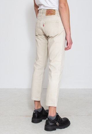 beige levis 501