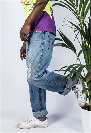 VINTAGE LEVI'S 501 JEANS IN BLUE WITH RIPS AND PAINT MARKS