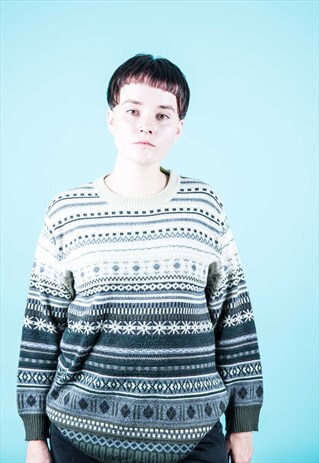 VINTAGE 1980S JUMPER IN A GREEN PATTERN
