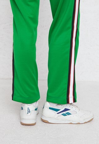 VINTAGE WHITE REEBOK TRAINERS