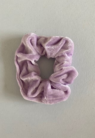 LIGHT LILAC VELVET SCRUNCHIE