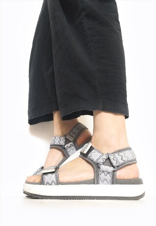 VINTAGE 90'S CHUNKY GREY AND WHITE SANDALS Y2K