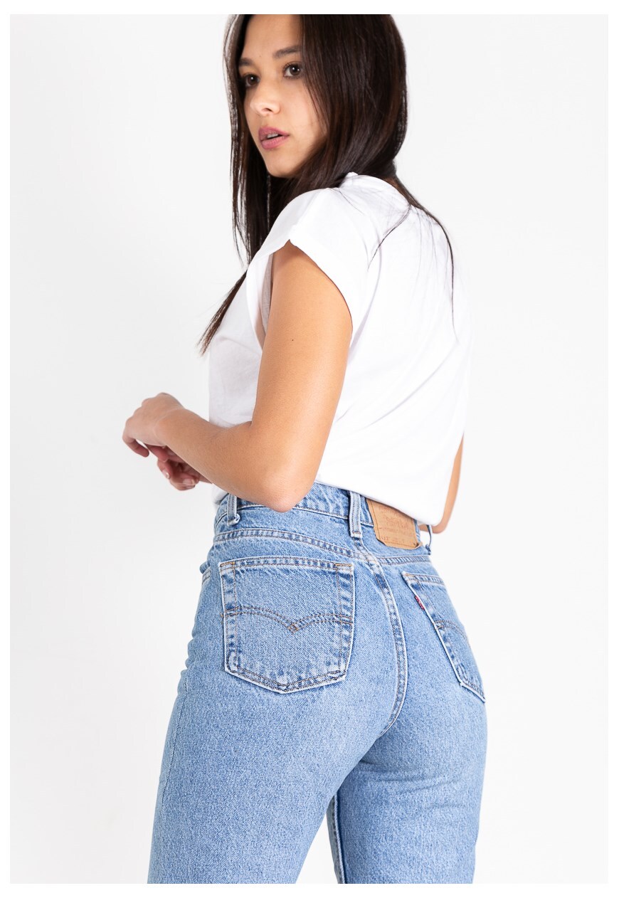 levi mom jeans light wash