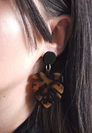 TORTOISESHELL MONSTERA LEAF EARRINGS