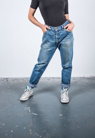 VINTAGE HIGH-WAISTED BLUE LEVI'S MOM JEANS