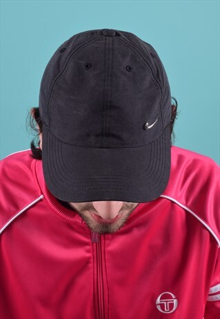 VINTAGE BLACK NIKE CAP WITH METAL SWOOSH