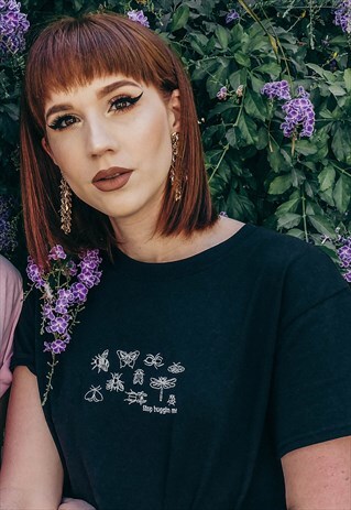 UNISEX T-SHIRT IN BLACK WITH BUG SLOGAN EMBROIDERY