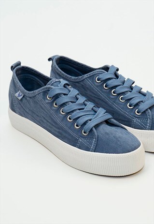 WALK IN PITAS DUSTY BLUE WASHED CANVAS TRAINERS