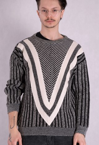 90S VINTAGE BLACK AND WHITE GRAPHIC STYLE KNIT PULLOVER