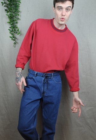 RED SWEATSHIRT