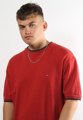VINTAGE TOMMY HILFIGER RED T-SHIRT W/ FLAG LOGO