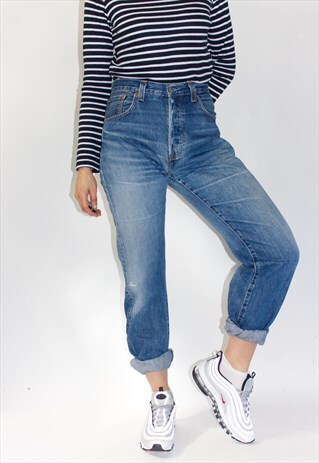 VINTAGE 501 RIPPED KNEE GUY FIT LEVI JEANS
