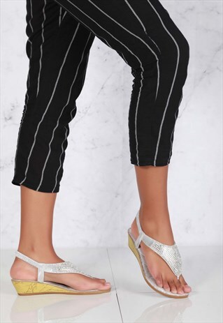 SLINGBACK DIA TOEPOST WEDGE IN SILVER